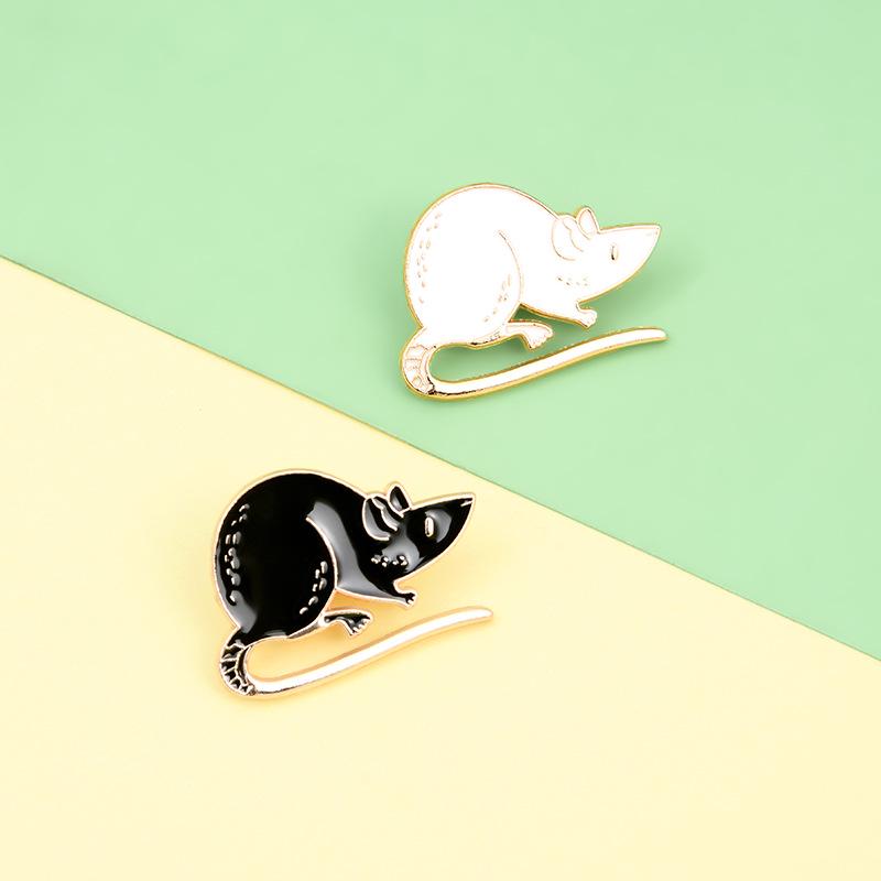 Black & White Mischievous Mice Brooch: Stylish & Versatile Cartoon Animal Badge