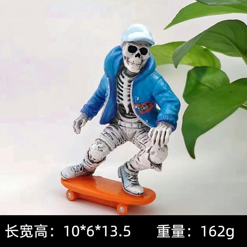 

Halloween Eyecatching Skeleton Figurine For Indoor And Outdoor Home Styling Skateboard