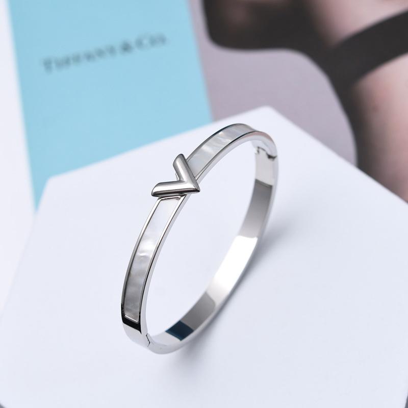 Simple And Fashionable Design Letter V Decorative Stainless Steel Bracelets Suitable For Daily Travel And Fashion Zircon