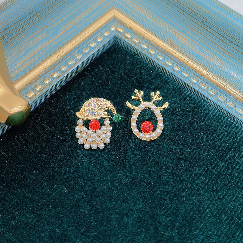 Asymmetrical Reindeer Stud Earrings: Fashionable & Unique High-End Christmas Ear Jewelry