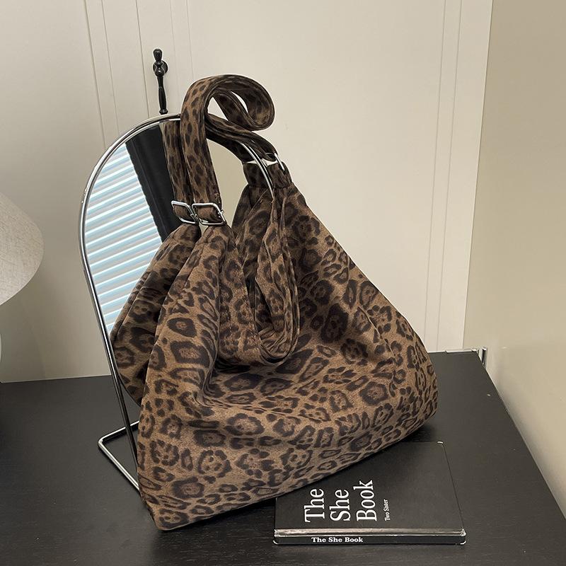 Leopard Print Bag Women's 2025 New Autumn and Winter Super Fire Commuter Bag Light Go Shoulder Bag Large Capacity Tote Bag