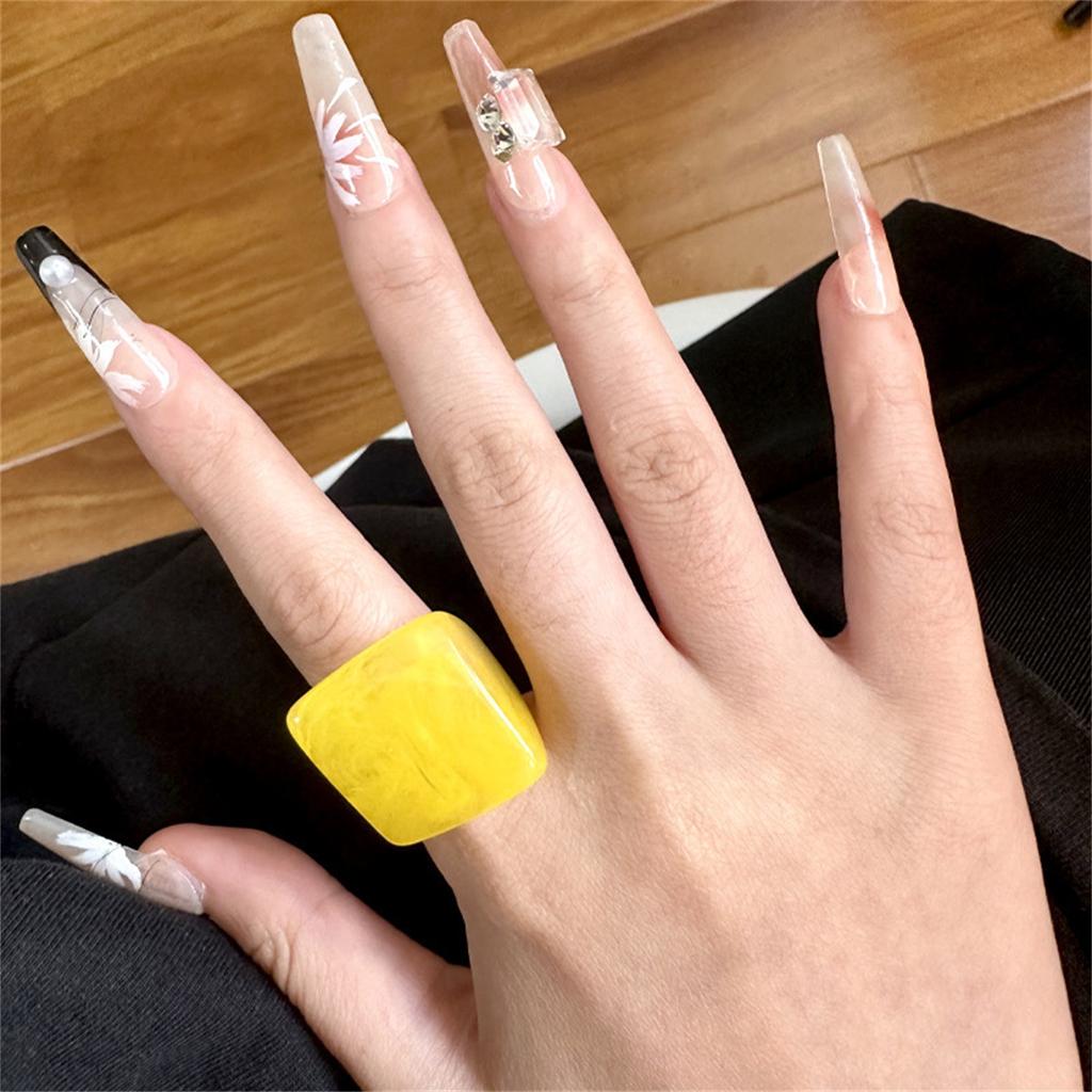 Kleurrijke Snoepkleurige Harsringen voor Vrouwen Zoete Acryl Koreaanse Mode Schattige Anillos Mujer Geometrische Onregelmatige Eenvoudige Sieraden