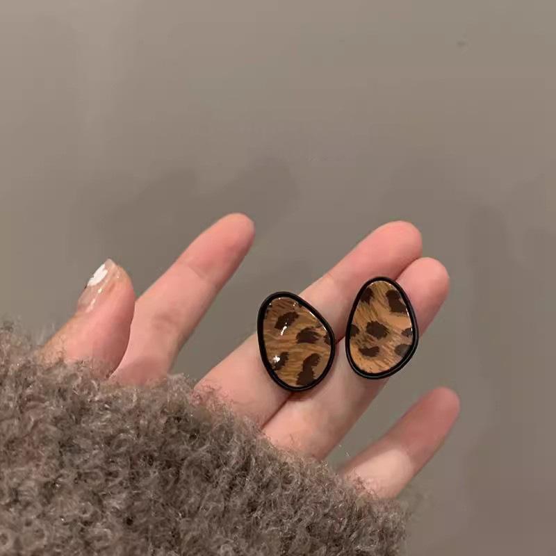 European and American leopard print irregular earrings women s stud earrings light luxury ears