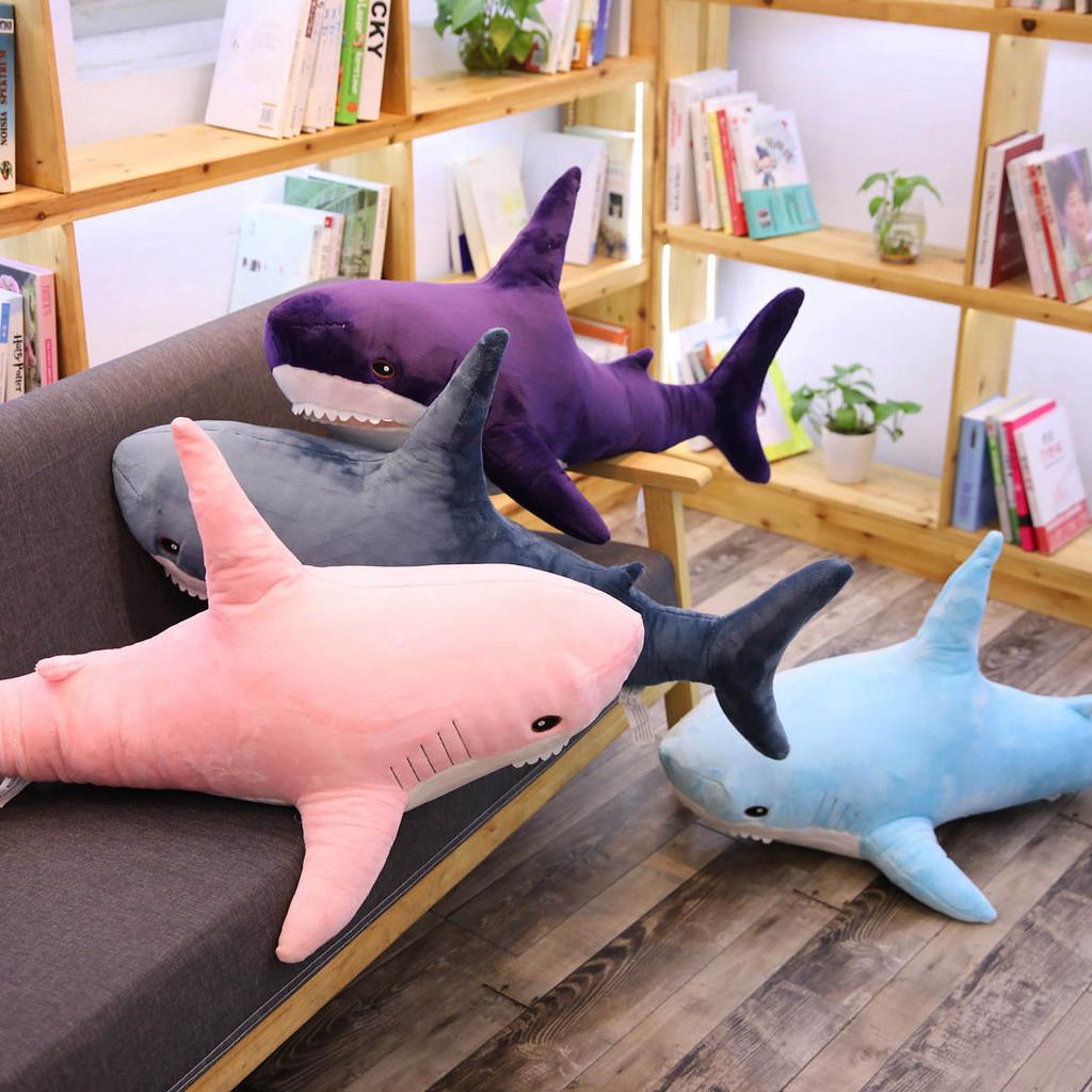 140CM Büyük Yumuşak Simülasyon Sevimli Köpekbalığı Peluş Oyuncaklar Kawaii Doldurulmuş Çocuklar Çocuklar Erkekler Kızlar Güzel Hayvan Yastık Doğum Günü Hediyeleri için