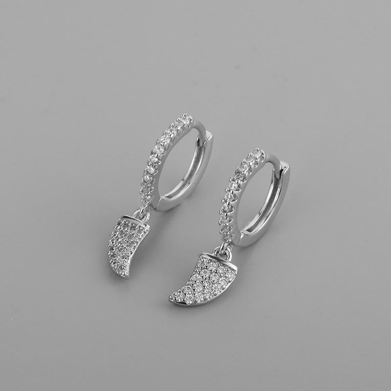 ANENJERY Geometrische Horn Creolen für Frauen Allergieprävention Glänzende Zirkonia Ohrringe Zarter Schmuck