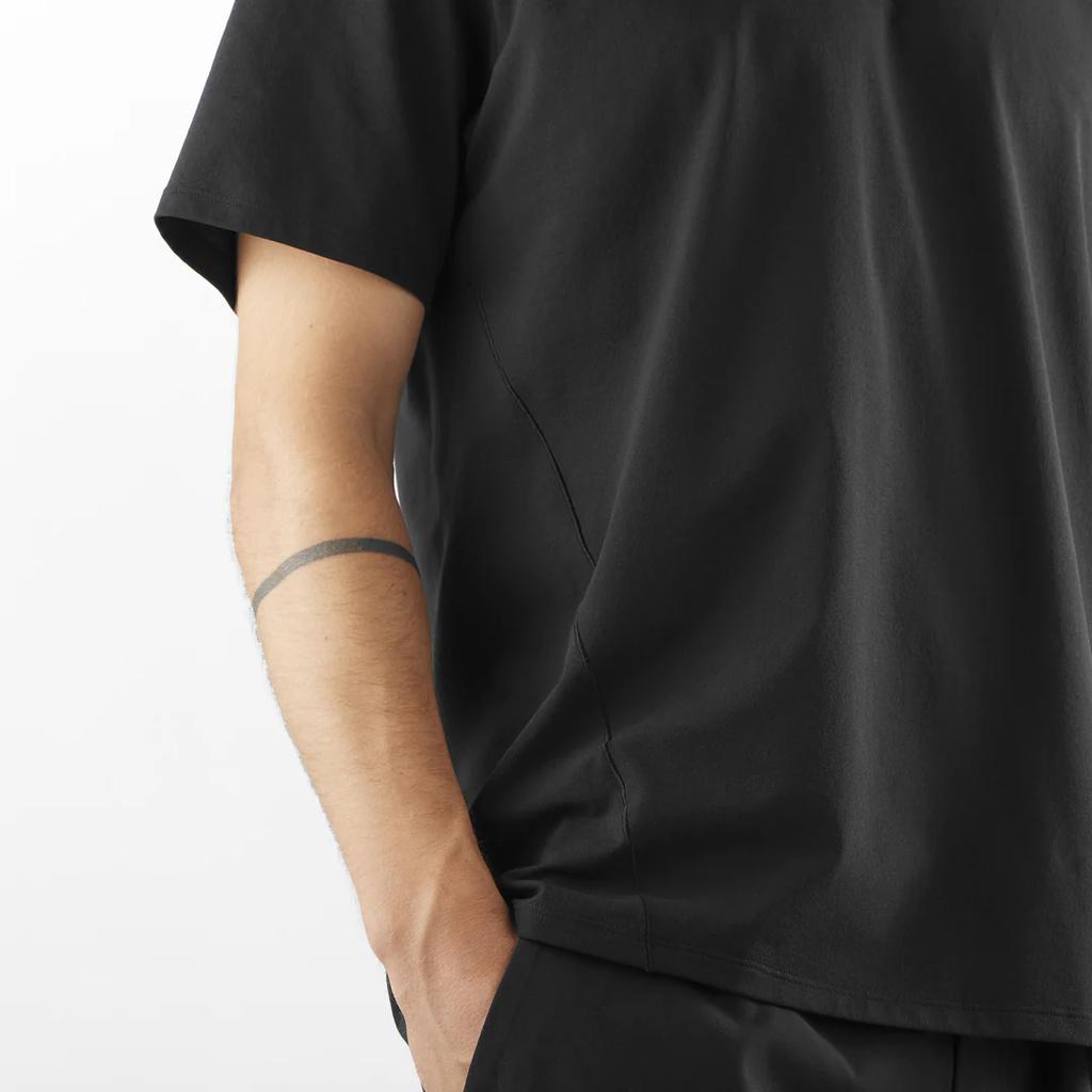 SALOMON Trackline Ss Měkké Pohodlné Stylové Outdoorové Pánské Tričko Topy Hluboce Černé C24388