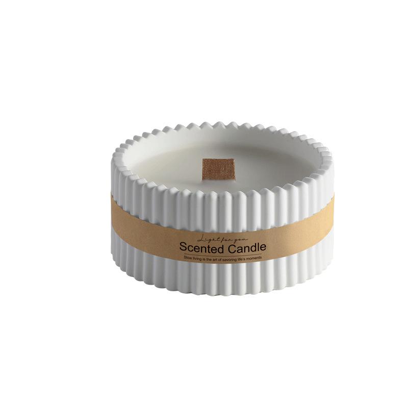 Hot Sale Unique Embossed Ceramic Jars Soy Wax Aromatherapy Candle Luxury Smudge Wood Wick Glass Tube Scented Candle With Lid