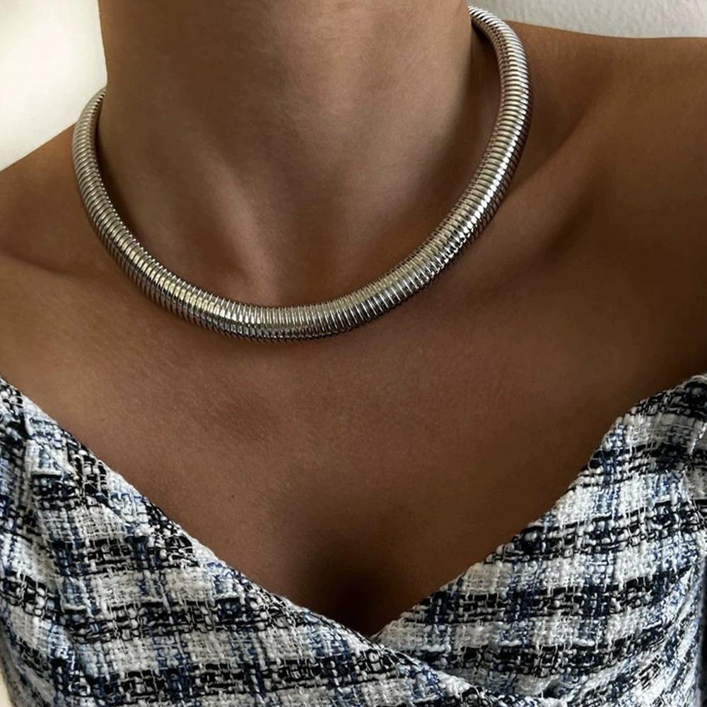 

Minimalist spring wide snake bone chain золотой