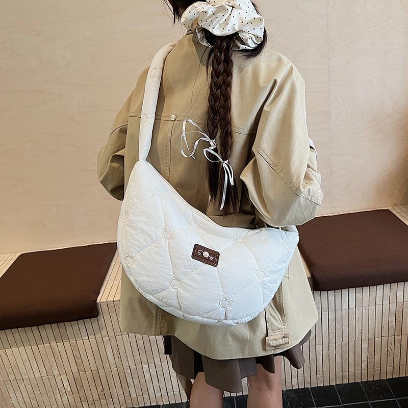 2025 Autumn New Cloud Bag Niche Large Capacity Dumpling Bag Messenger Bag Down Bag Large Bag Tote Bag Women