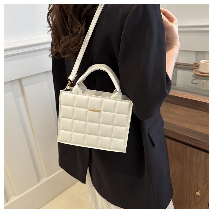 мешки: Клетчатая простая однотонная иностранная 2025 лето новая простая темпераментная корейская версия одноплечная сумка через плечо маленькая квадратная сумка