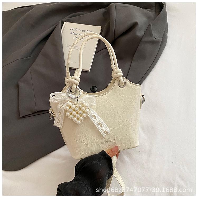 

Korean version of hand-carried trendy fashion bucket bag 2025 new fashion simple casual shoulder bag spring and summer versatile messenger bag білий