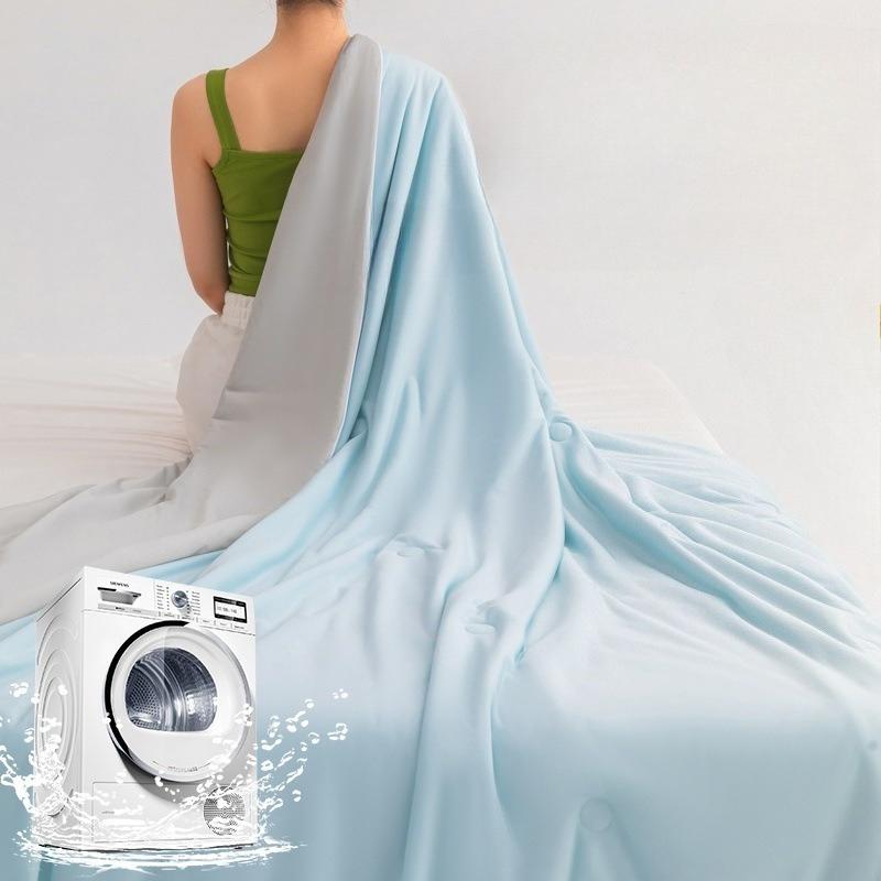 Summer - Cool Ice Silk Air - Conditioned Quilt: Ultra - Thin, Machine - Washable Bedding Set Ideal for Dorm Rooms & Home Use