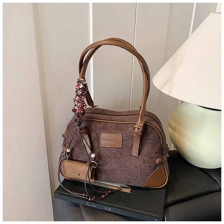 Suede handbag bag women's 2025 new trendy autumn and winter retro fashion shoulder bag commuter messenger pillow bag