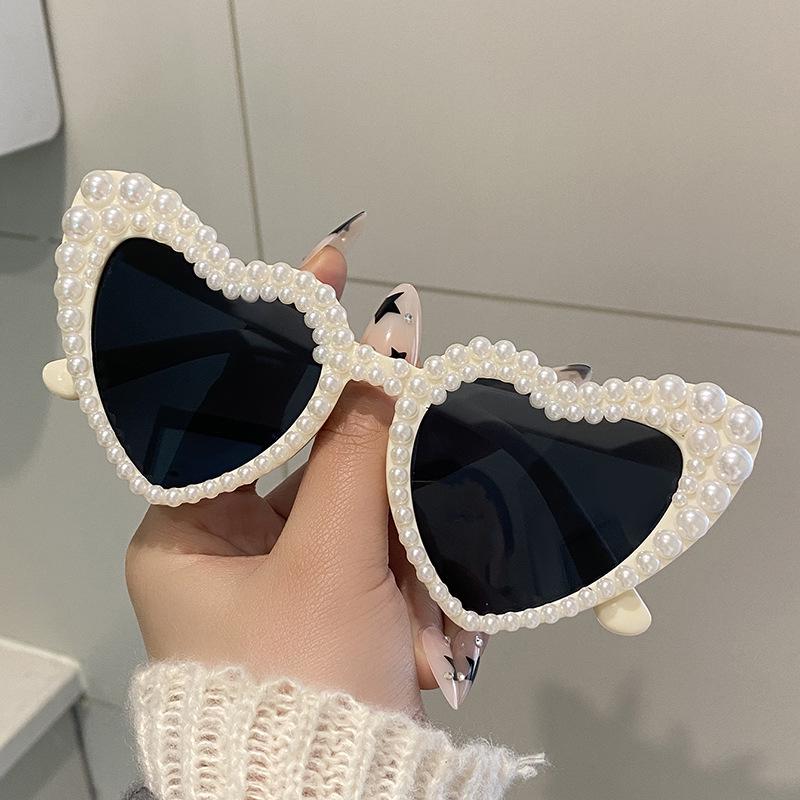 2025 Heart-Shaped Pearl Sunglasses: European & American Fashion for Women
