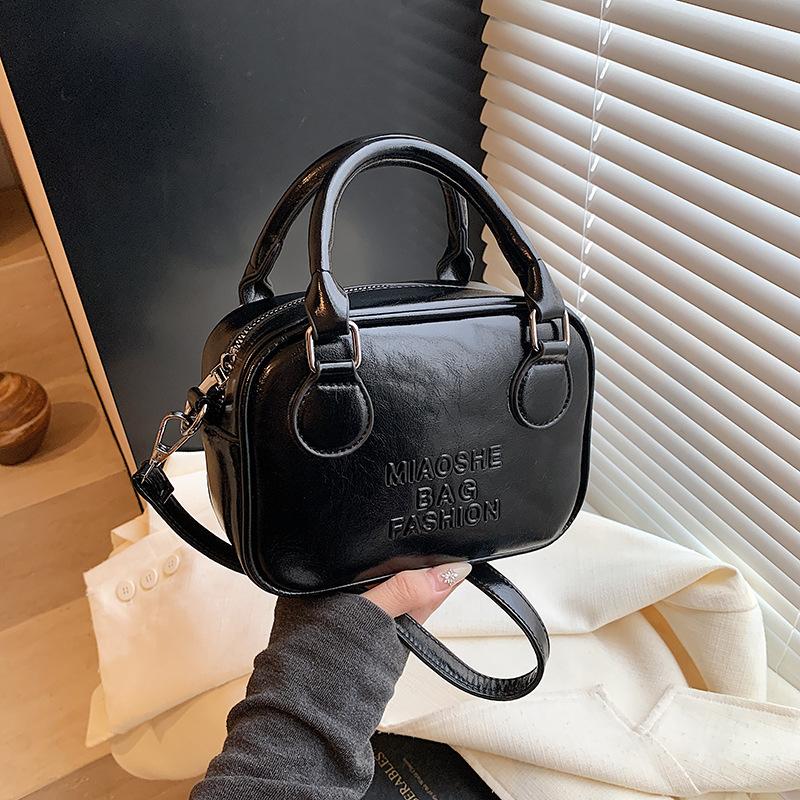 Premium retro handbag bag women's spring and summer 2025 popular shoulder bag casual versatile messenger small square bag