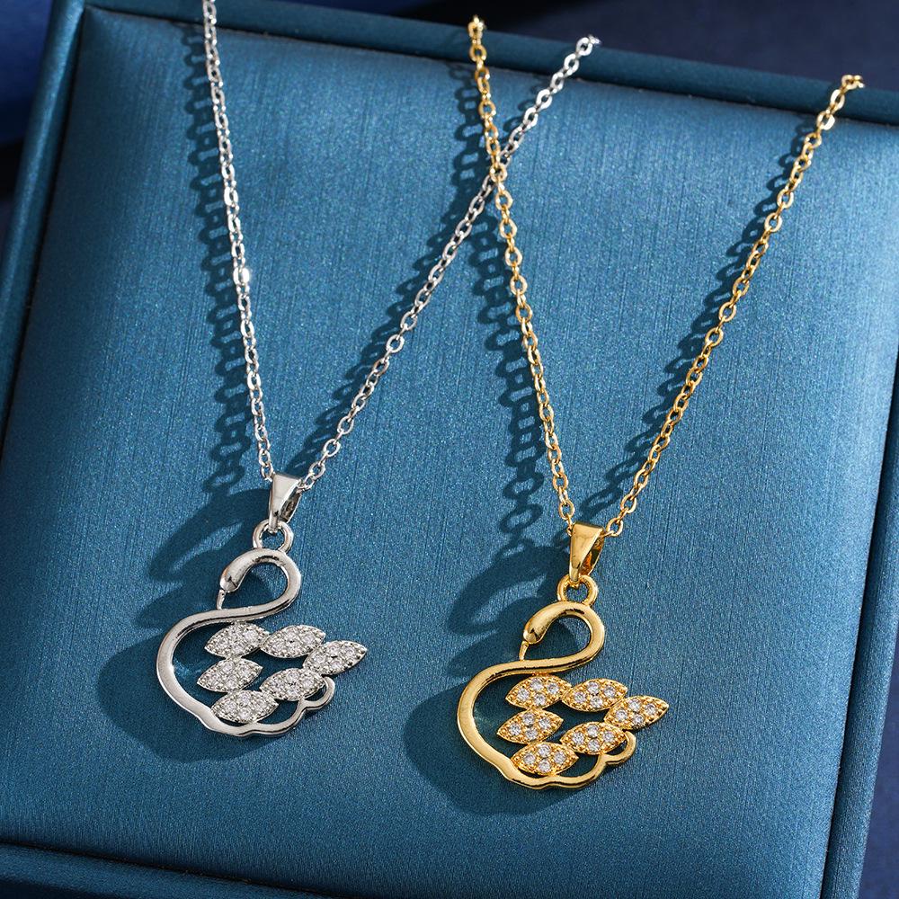 Collana Acciaio Titanio 2026: Lussuoso Zircone Pavone, Perfetto per la Festa della Mamma