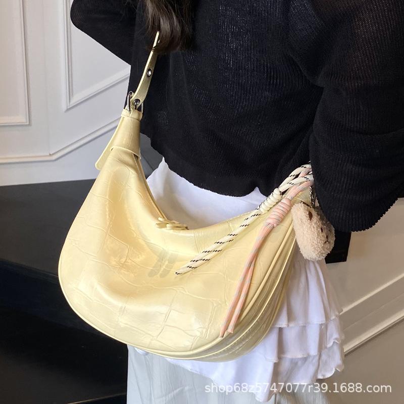 Retro Simple Dumpling Small Bag 2025 New Korean Version Fashionable Simple Niche Design Single Shoulder Messenger Commuter Bag