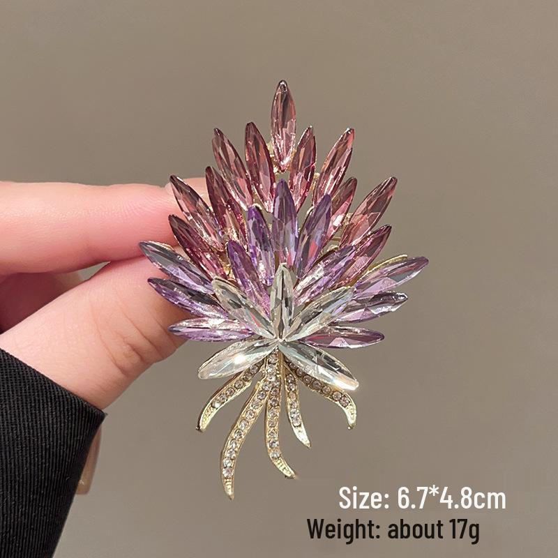 

Изысканная роскошная женская брошь-булавка в виде красного кленового листа: Приветственный аксессуар высокого класса