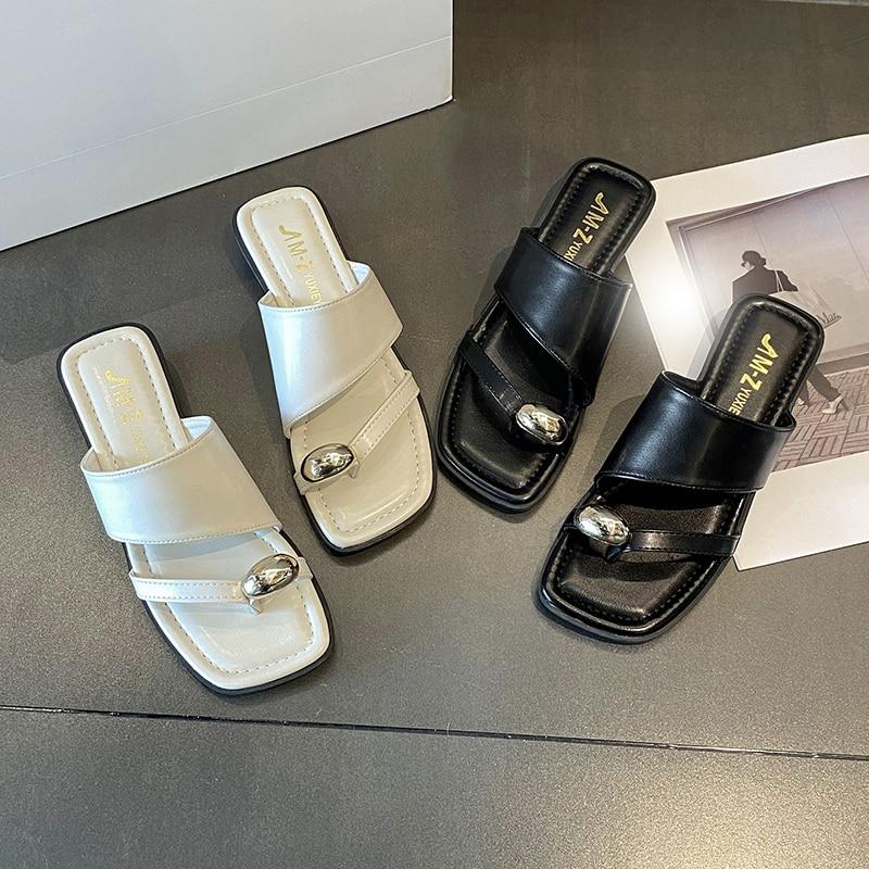 

Милые женские шлепанцы, женская обувь на квадратном среднем каблуке, однотонные сабо, летние шлепанцы с металлическими украшениями на ногтях, большие размеры