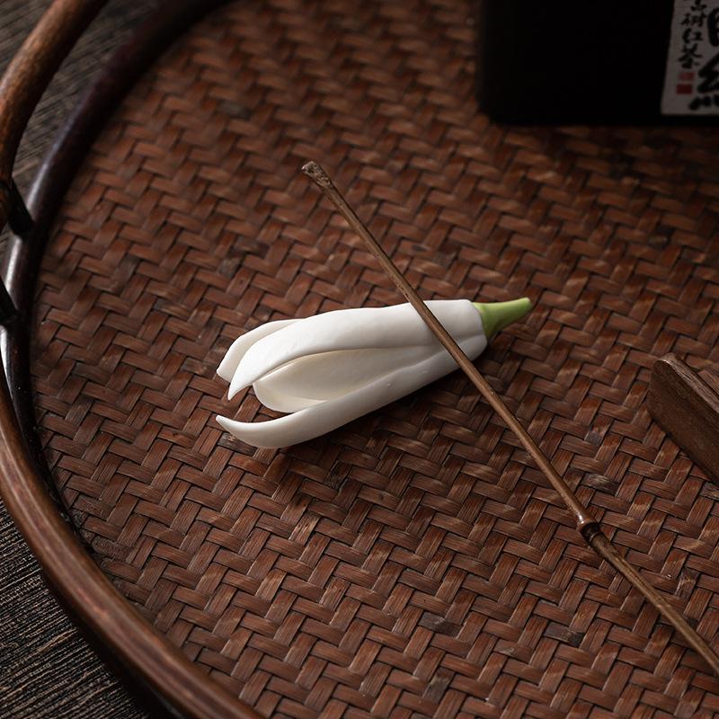 Simple and beautiful hand-kneaded magnolia flower ceramic tea pet literary tea ceremony accessories teaand beautiful tea pet