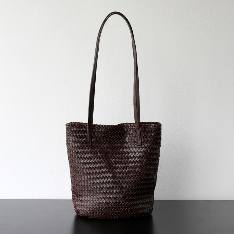 Handwoven Full-Grain Vegetable-Tanned Leather Bucket Bag Minimalist Chic Crossbody Tote Daily Wear