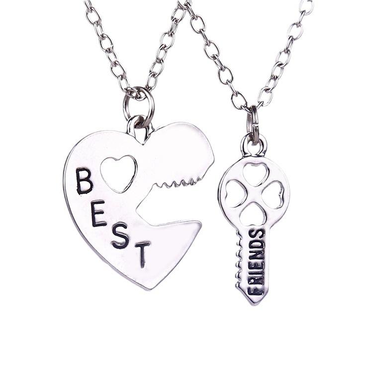 Decoration of versatile peach heart key best friends niche design necklace pair