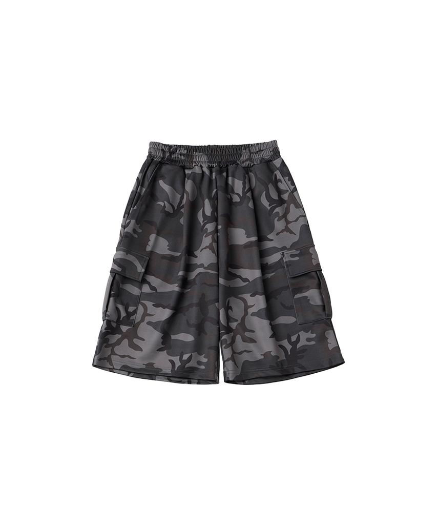 URBANAGE Bermuda Camo Wide Cargo Sweat Shorts_Charcoal