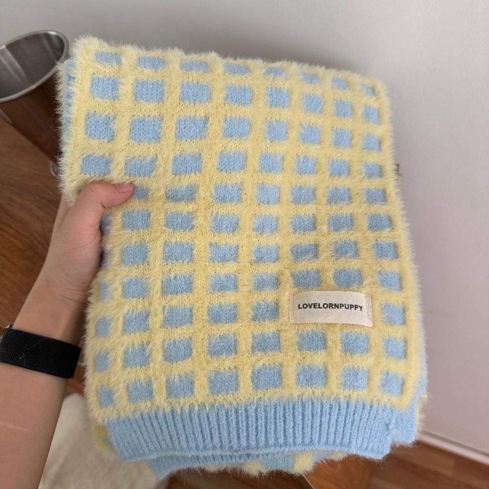 Small Checkered Knit Scarf - Soft, Non-Shedding, with a Cozy Feel for Autumn and Winter