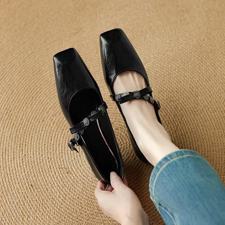 

Красивые весенние туфли на небольшом каблуке, женские новые туфли-лодочки на низком каблуке, из мягкой кожи, не утомляют 40 чёрный