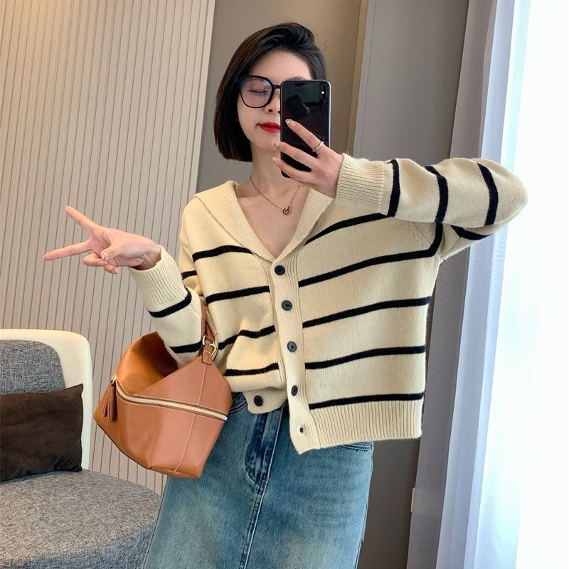 

Темно-синий свитер в черно-белую полоску с v-образным вырезом, женский осенне-зимний свободный вязаный кардиган с длинными рукавами и лацканами, женский свитер One Size белый