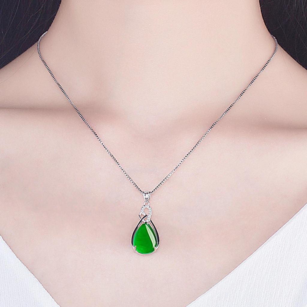 Halskette mit Anhänger in Herzform im koreanischen Stil, platiniert und mit rotem und grünem Achat eingelegt