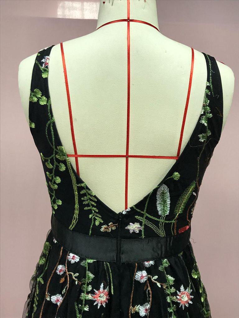 Sexy Deep V Sleeveless Embroidered Ball Gown with Slim Backless Design