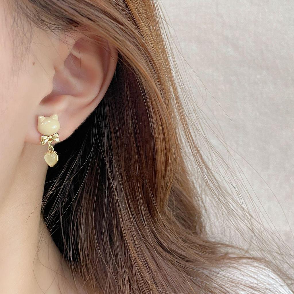 New Cute Cat Earrings for Women - Silver Needle, Cartoon Design, Perfect for Autumn and Winter