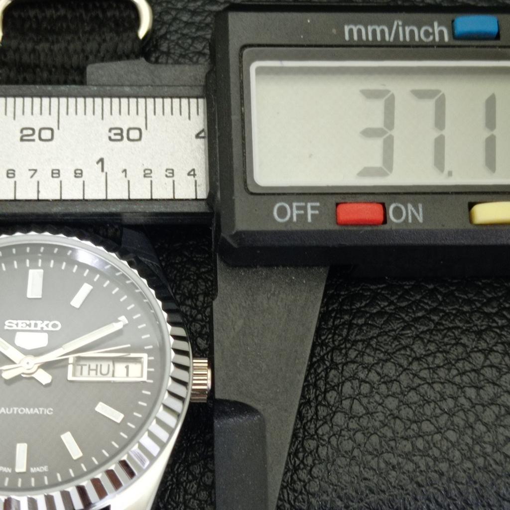 JAPAN VINTAGE REFURBISHED SEIKO 5 AUTOMATIC MENS BLACK DIAL WATCH a440596-4 Sk-a440596