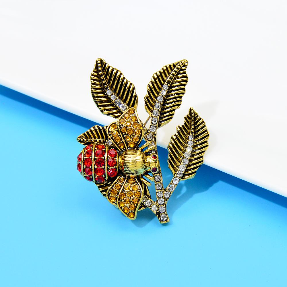 New Bee On The Branch Brooches For Women Rhinestone Fashion Pin Insect Honeybee Jewelry Vintage Accessories Good Gift