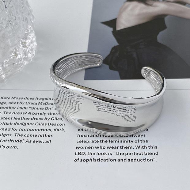 

Необычный изогнутый широкий волнистый открытый браслет ins холодный ветер персонализированный браслет модные высококлассные украшения женские