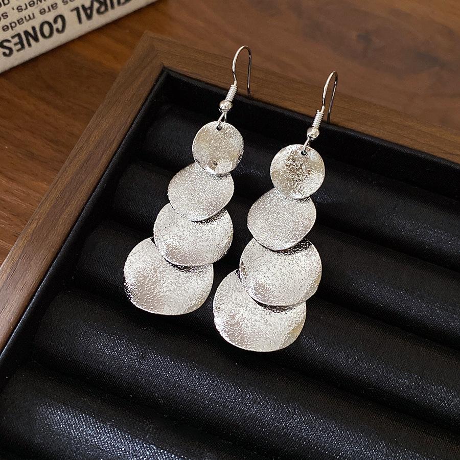 

Irregular matte round fringed ear hook light luxury high-end earrings metal cold wind earrings design sense niche