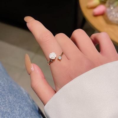 Bague ajustable en zircon style coréen avec camélia – Design original pour femme