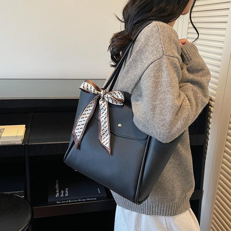 Commuter Tote Bag, A Fashionable, Versatile and High-end Single-shoulder Handbag for Women