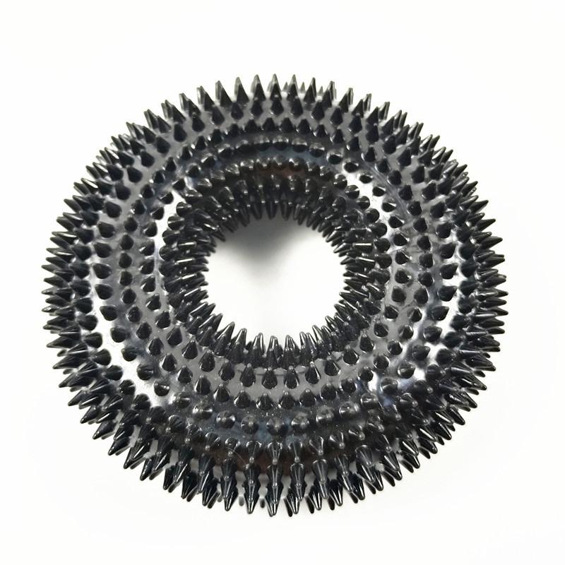 A Biting, Vocal, Thorny Ring Dog, Gnawing On Toys, A Large Dog, Teeth Cleaning and Grinding, Tires, Golden Retriever