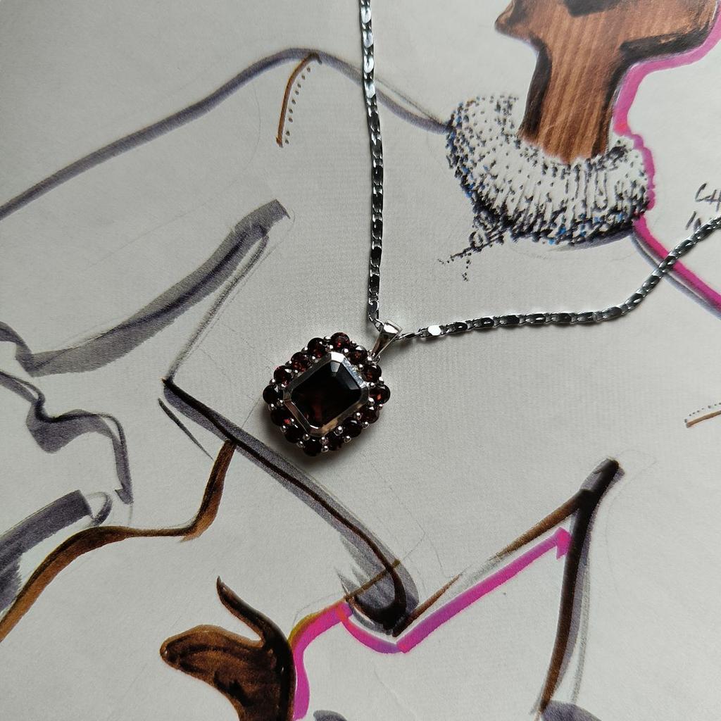Silver Pendant with Garnet 4.575ct (2181392)
