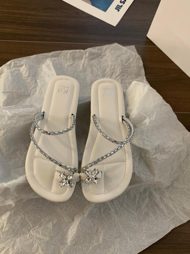 Flat-bottomed French set-toed small cool slippers fairy shoes 2025 new summer soft-soled with skirt rhinestone sandals