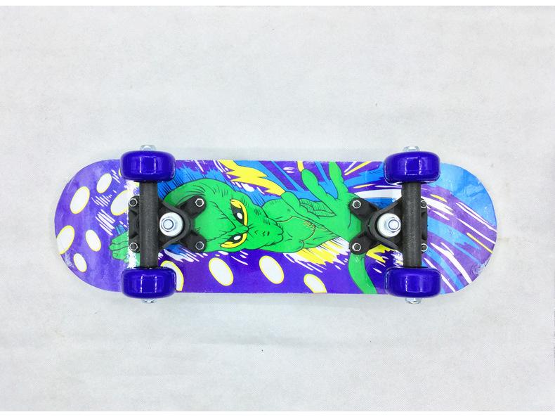 1705 Maple Double Rocker Children's Four-Wheel Skateboard with Cartoon Stickers, 43cm, Toddler Non-Slip.