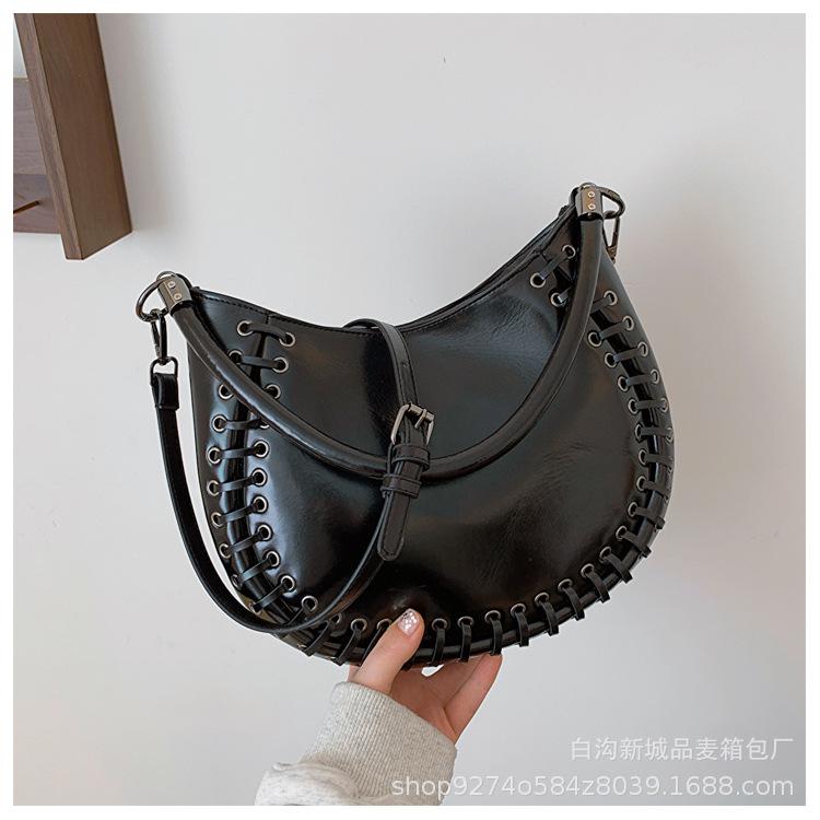

Niche design foreign semi-circle armpit bag for women 2025 new fashion versatile shoulder bag popular commuter bag чёрный
