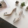 Mädchen tragen transparente hochhackige Sandalen Stilettos, elegante und bequeme Damenmode-Schuhe, neues Design, Luxus-Damenschuhe