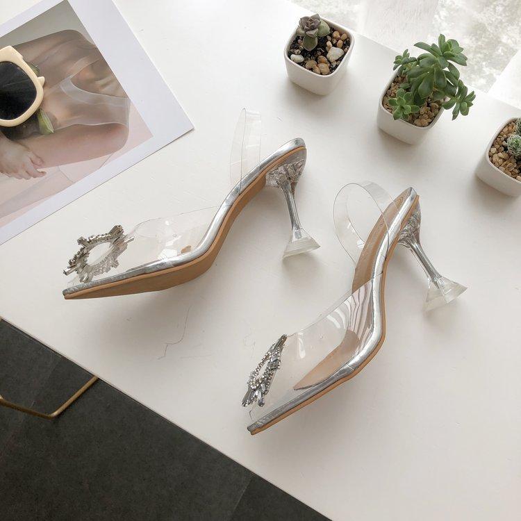 Mädchen tragen transparente hochhackige Sandalen Stilettos, elegante und bequeme Damenmode-Schuhe, neues Design, Luxus-Damenschuhe