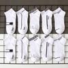 10 Paires de Chaussettes Socquettes Simples à Rayures et Motifs Lettres pour Homme, Chaussettes Confortables, Respirantes, Douces et Absorbant la Sueur pour l'Extérieur pour Homme