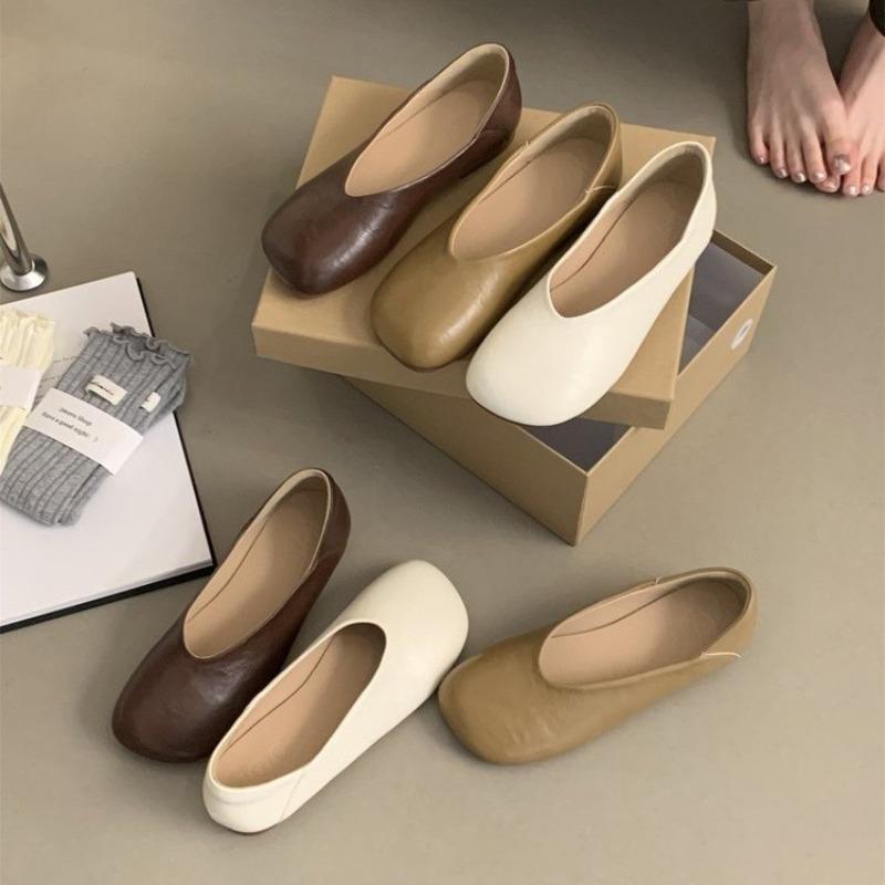 Fashion New Women's Slip on Leather Loafers Spring Autumn Fashion Ballet Shoes Ladies Casual Round Toe Cute Flats Nurse Shoes Sneakers