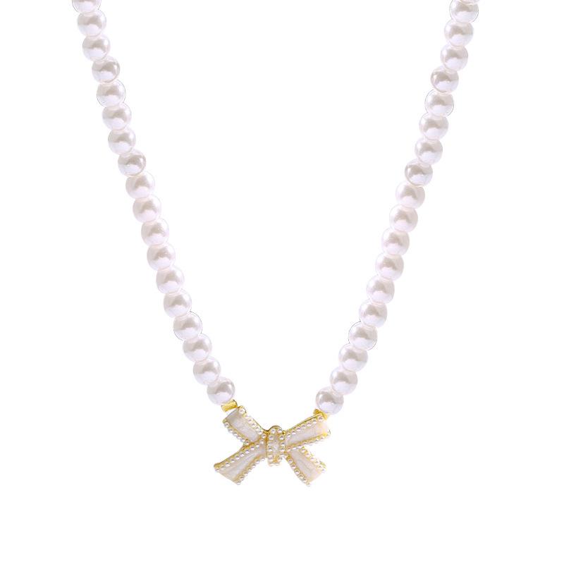 Luxury Korean Bucklo Pearl Necklace for Women: All-Match Love Pendant Clavicle Chain