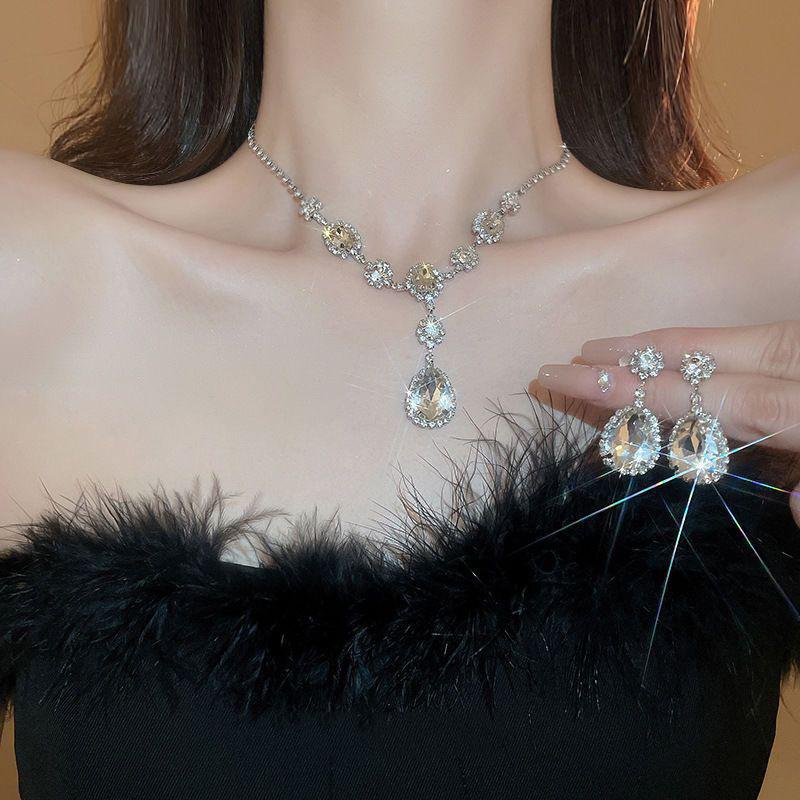 Light luxury diamond-encrusted water drop necklace, fashionable personality, heavy industry neck chain, bridal evening dress, high-end accessories